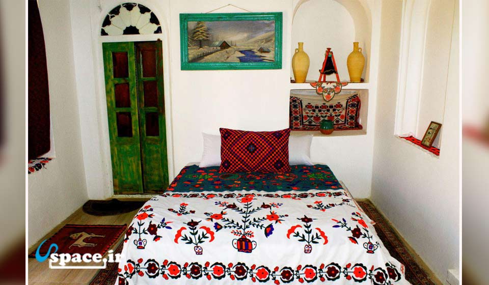 نمای داخلی اتاق اقامتگاه بوم گردی دولتسرای معصومه سلطان - شیراز